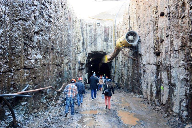 Ceriluz associados entrando no tnel da usina Sede II
