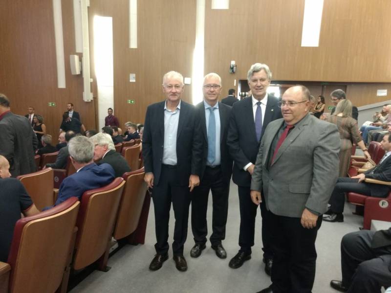 Da direita  no evento - presidente Iloir, senador Luiz Carlos Heinze, presidente Stefanello e presidente Elemar Batistti da Creluz