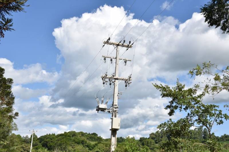 Equipamento telecomandado - religador de rede