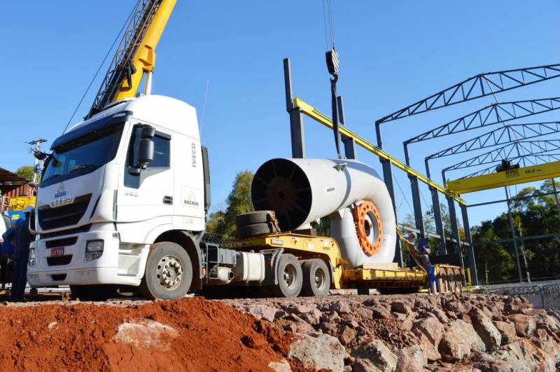 Chegada da turbina na obra