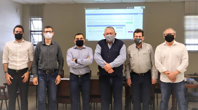 Fernando Flach, diretor da Alphainfra, Anderson S,  da Cermisses, Joo Alderi do Prado da Creral, Querino Volkmer da Cooperluz, Celso Benedetti da Certhil e Joo Carlos Flix da Alphainfra.