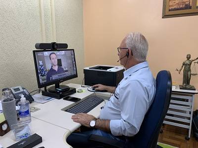 Presidente Stefanello coordenando a reunio do Conselho