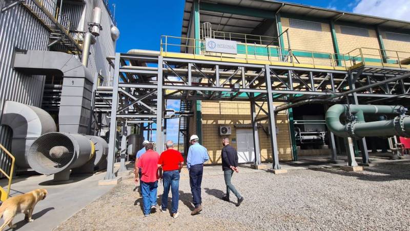 Prefeito de So Sep visita a usina de biomassa