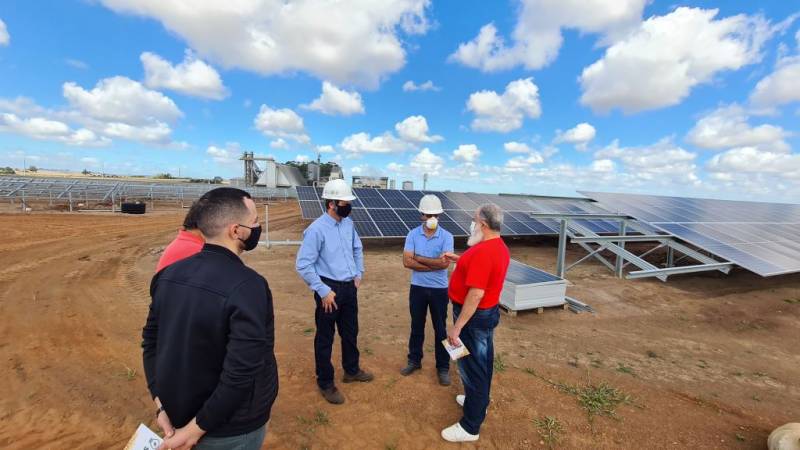 Prefeito de So Sep recebe informaes sobre a usina solar em construo