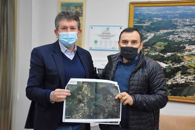 Prefeito de Veranpolis, Waldemar De Carli e o Presidente da Creral, Joo Alderi do Prado.