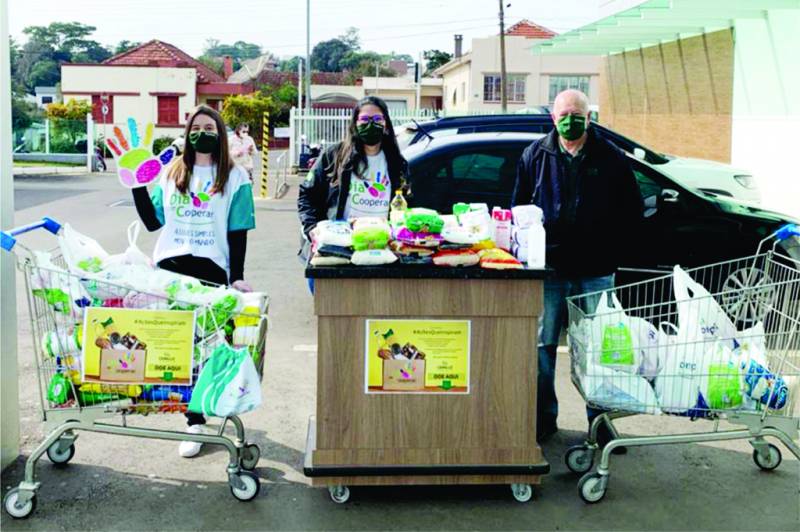 Ceriluz, funcionrios e dirigentes fizeram coleta de alimentos em vrios locais da regio