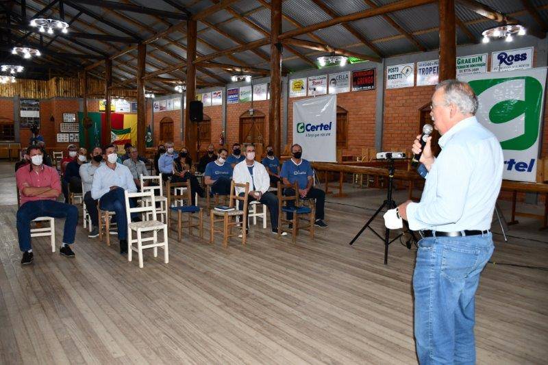 Hennemann salientou a importncia do empreendimento, na audincia realizada no CTG Tropilhas da Serra, em Pouso Novo/RS