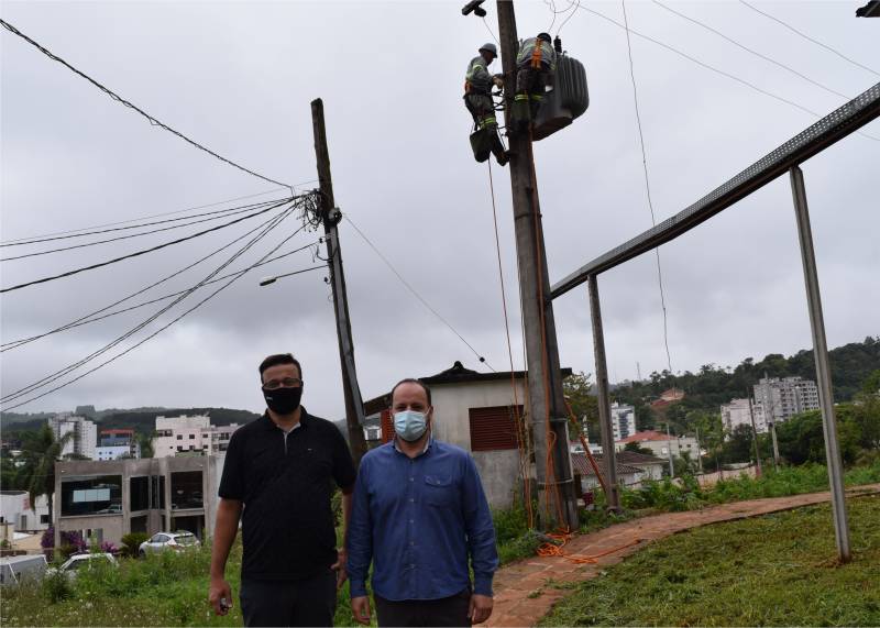 Diretor da Creral, Edilson Guzzo e o diretor administrativo do hospital, Tiago Antonietti acompanharam a realizao da obra