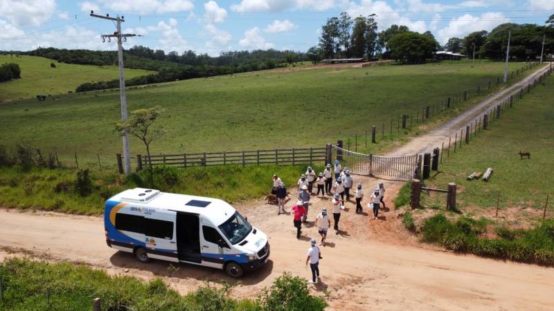 Diretoria e conselhos no campo, em visita as obras