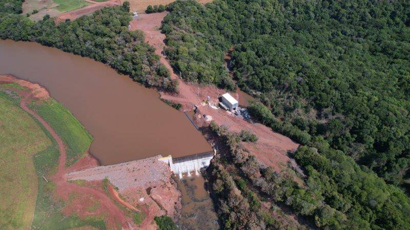 Vista aérea da CGH Mirim, barragem e casa de máquinas