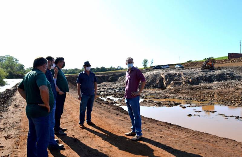 Diretoria da cooperativa em visita ao canteiro de obras da CGH Augusto Pestana