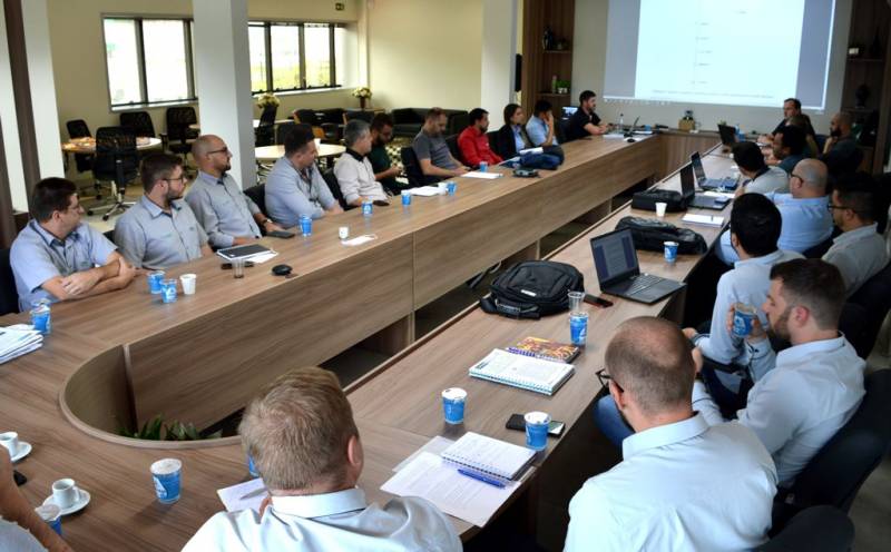 Sala de reunio com os tcnicos de operao dos sistemas das cooperativas