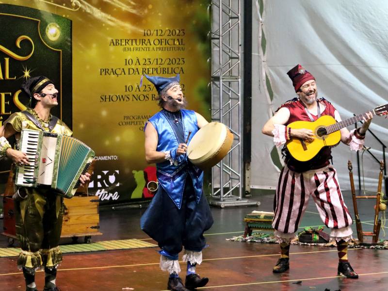 Trovadores de Natal, na praa