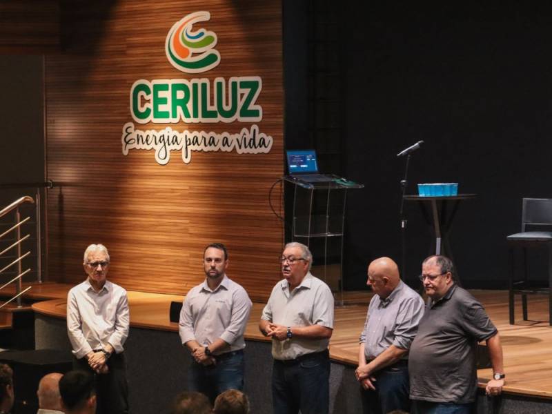 Presidente Erineo fala na abertura ao lado de Zordan, Guilherme, Nelso e Alceu