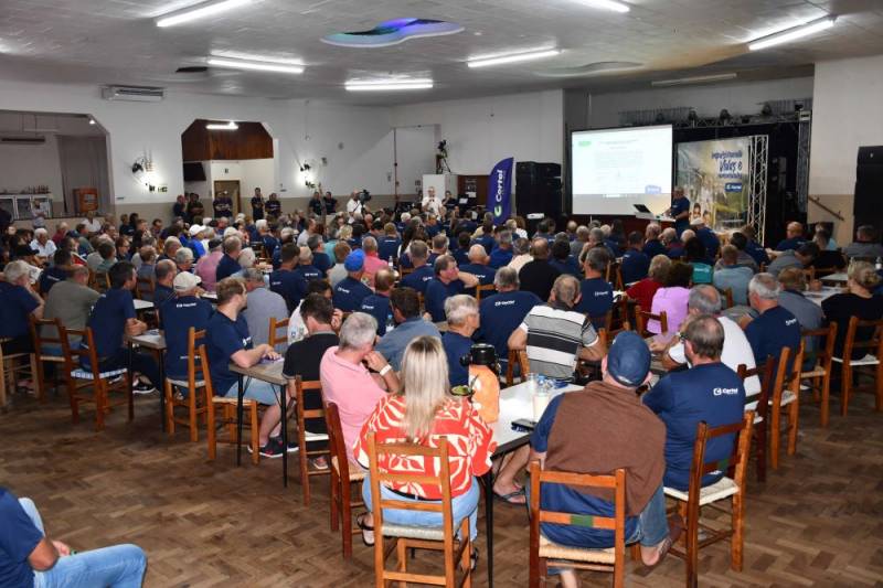 Assembleia geral com os delegados e conselheiros