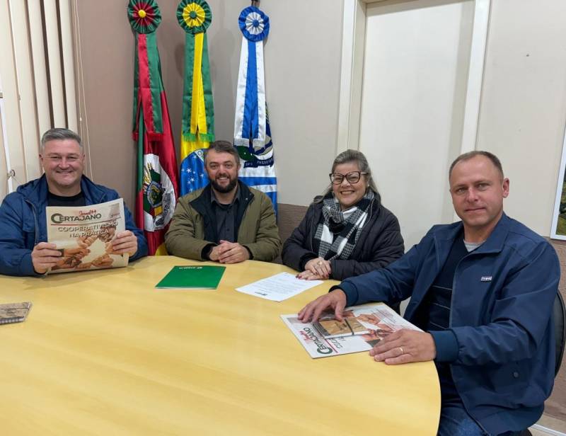 Assinatura do acordo com Passo do Sobrado