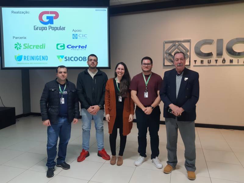Jaime, Ramon, Cristiane, Ruan e o presidente da Certaja, Renato Pereira Martins, no evento