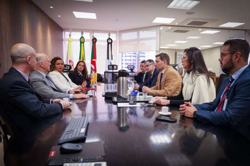 Sessões de julgamento, juízo virtual e padronização dos prazos de defesa: OAB/RS encaminha demandas da advocacia trabalhista em agendas no TRT4