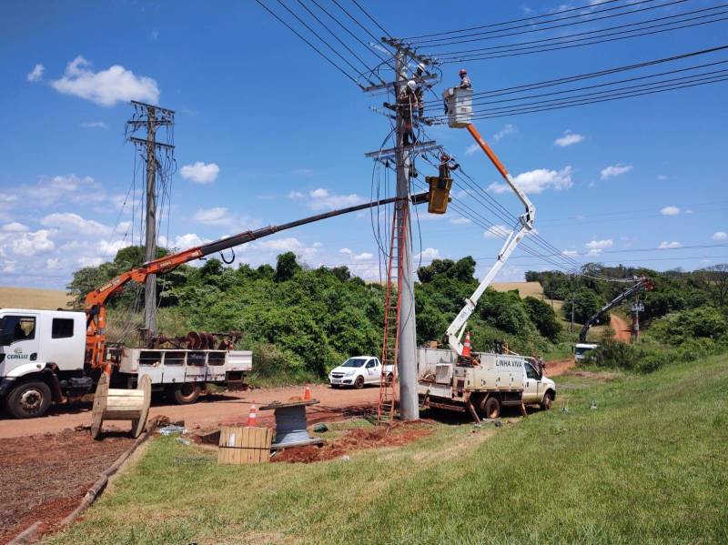 Equipes da cooperativa, especializadas, fazem os preparos para instalao