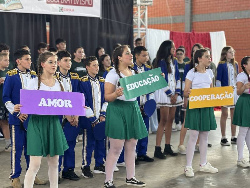 EMEFS Jos de Anchieta e Nossa Senhora da Sade mostraram o poder da unio e dos valores cooperativista