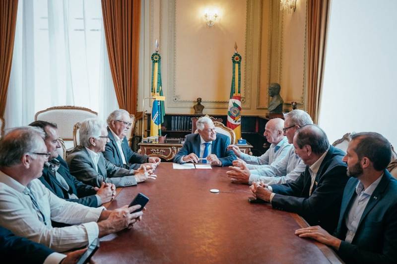 Federao, cooperativas e o Governador em exerccio