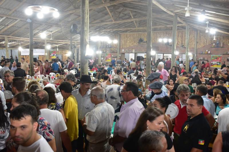 Grande nmero de associados presentes nas comemoraes dos 50 anos