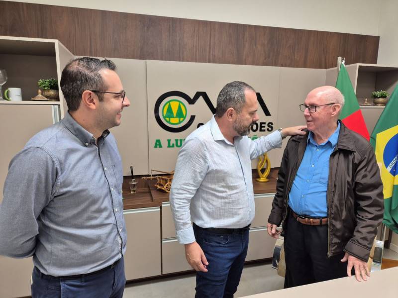 Presidente Diamantino, o prefeito de So Miguel das Misses, Rodrigo Ribas e o assessor Douglas Ottao