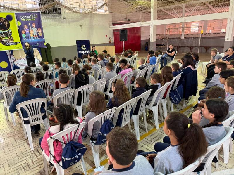 Alunos presentes no evento da Coprel