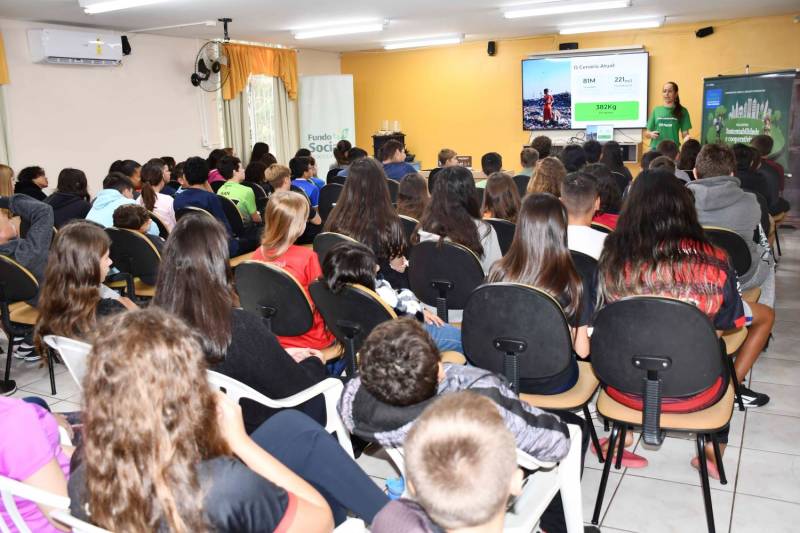 Certel - Alunos da EMEF Vida Nova aprenderam sobre compostagem, Lajeado