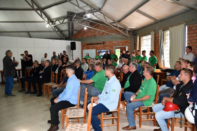 Presidente Erineo comemorou retomada da gerao com conselheiros, fornecedores, autoridades e imprensa