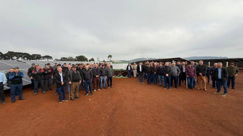 Inaugurao da Usina Solar Creral FX4 com presena de associados da cooperativa