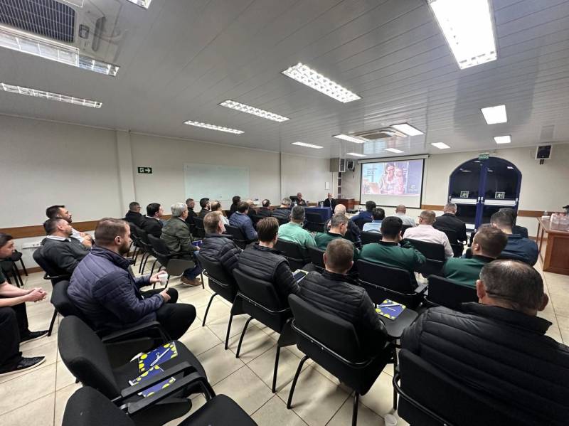 Debates com as cooperativas de Santa Catarina e representantes da Coprel