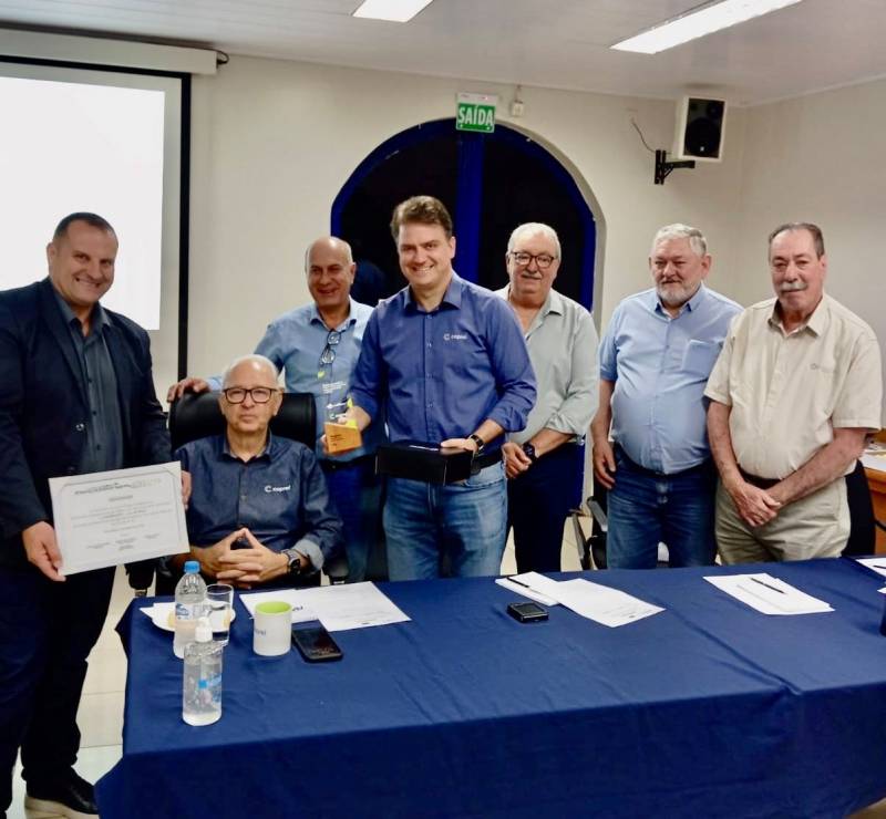 Presidente Jairton recebe homenagem da Federação e da cooperativa anfitriã Coprel