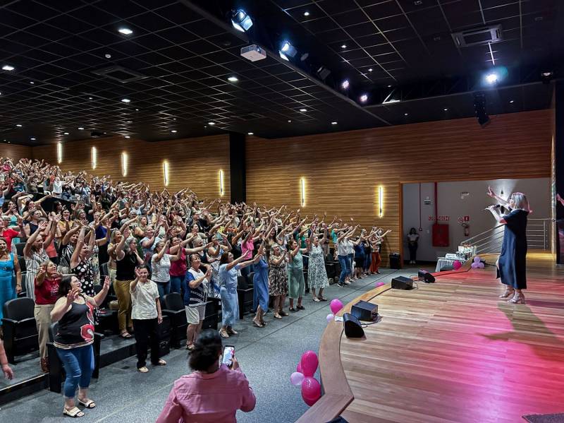 Grande número de mulheres na celebração
