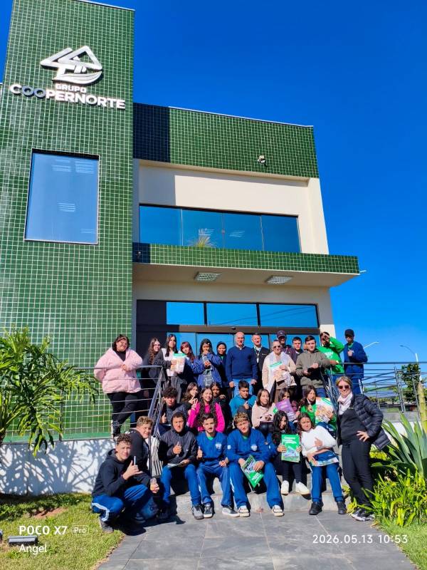 Alunos e diretoria da Coopernorte