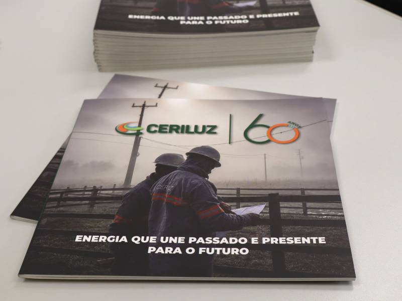 Revista sobre os 60 Anos, relata a saga para fortalece a cooperativa, junto com seus associados