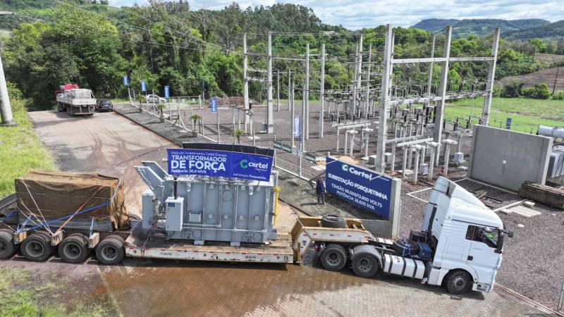Novo transformador chega na subestação