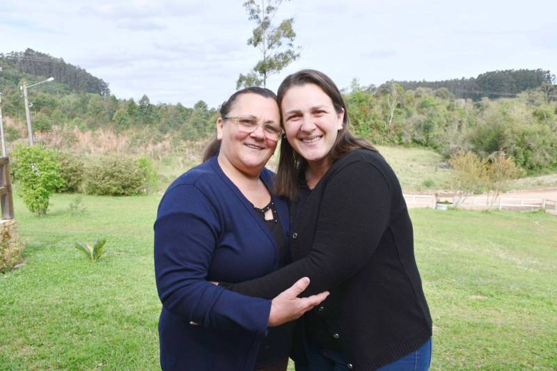 Marilene e Carine de Campo Branco Progresso esposa e filha do ganhador José Nilson