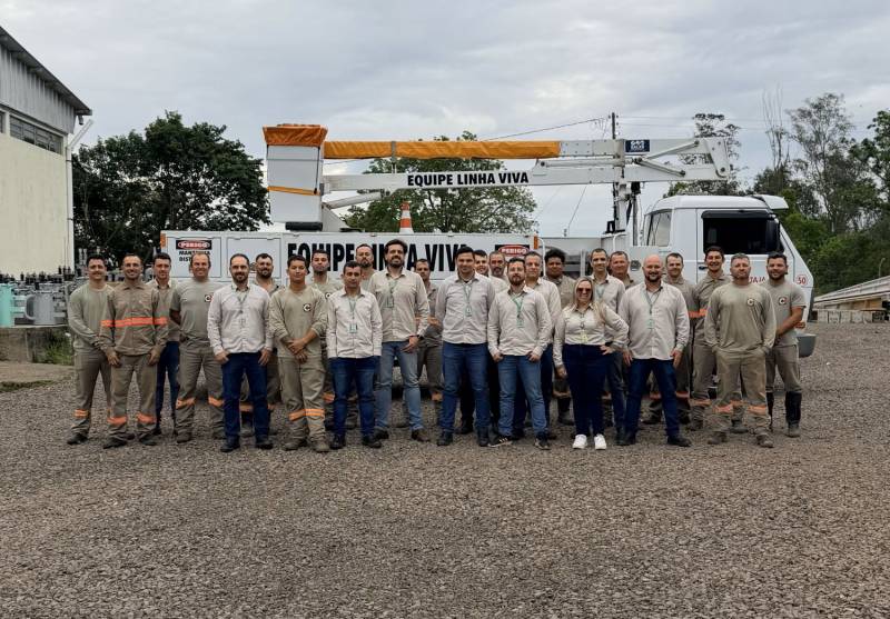 Parte da equipe administrativa e representantes dos colaboradores que trabalham em campo