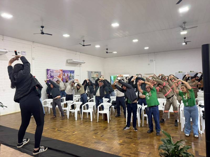 Ginastica laboral esteve entre as atividades do segundo dia